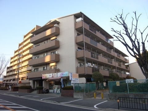 千里山田コーポラスＡ棟１階